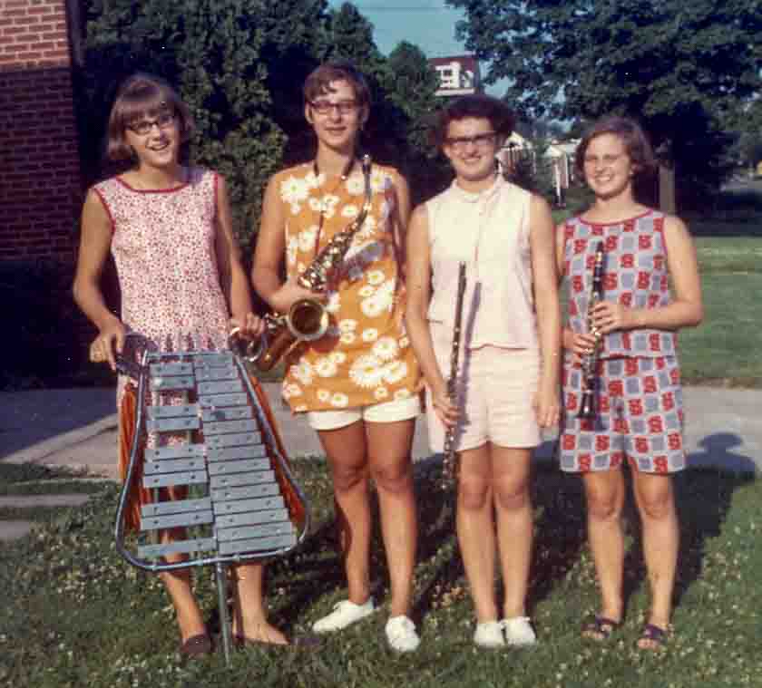 Summer Band Practice:
Diane Pirogowicz, Lori Zelinsky, Julane, Brooke
Location:  1055 Lindsay Ave, Akron OH
Source:  Carol Curtis
Date:  Summer 1969