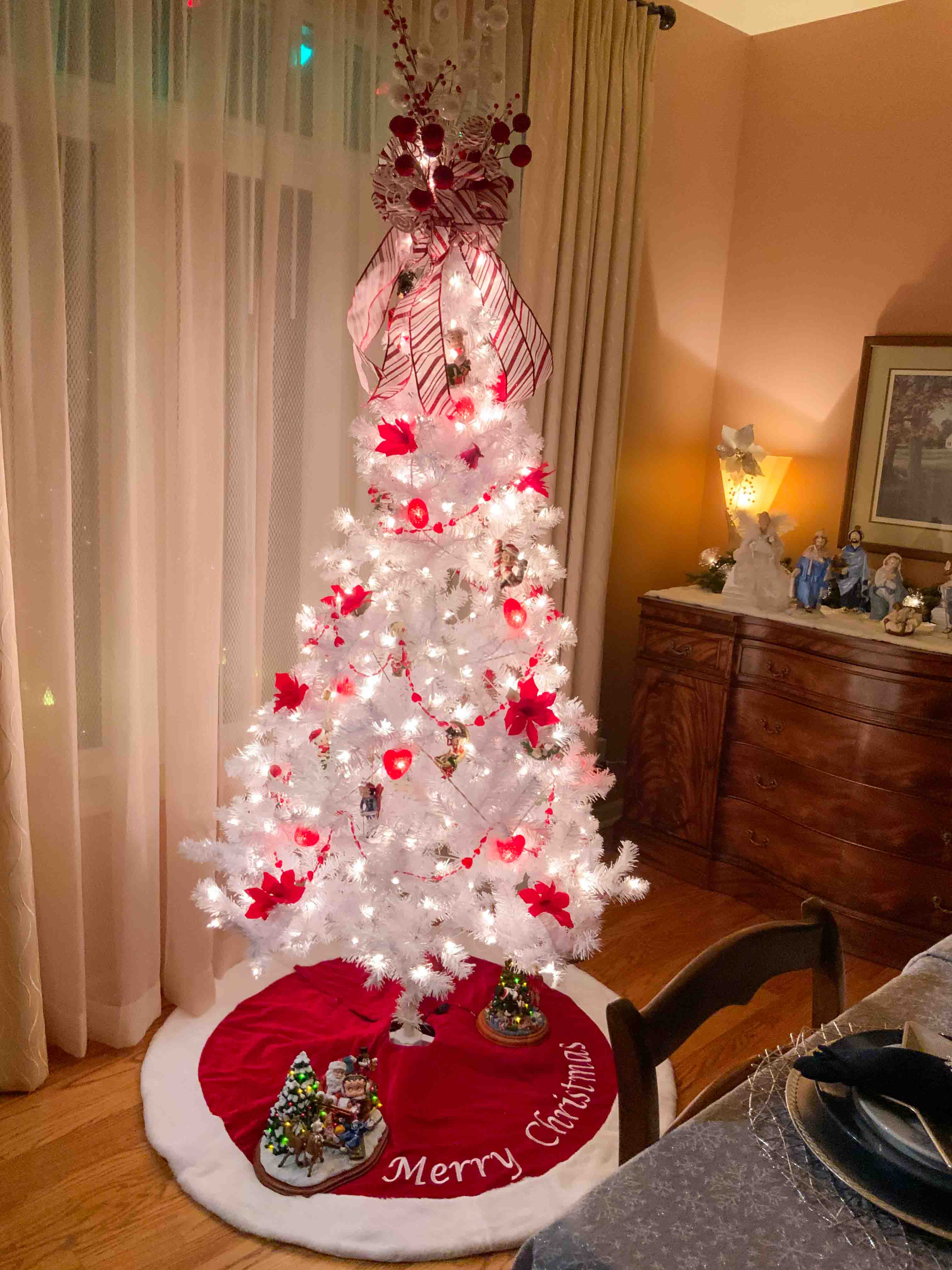 Betty Boop Tree in the dining room.  Location:  11207 Wilmar Dr, Liberty MO 64068                                 Source: Julane Crabtree                                Date:  4 Dec 2022