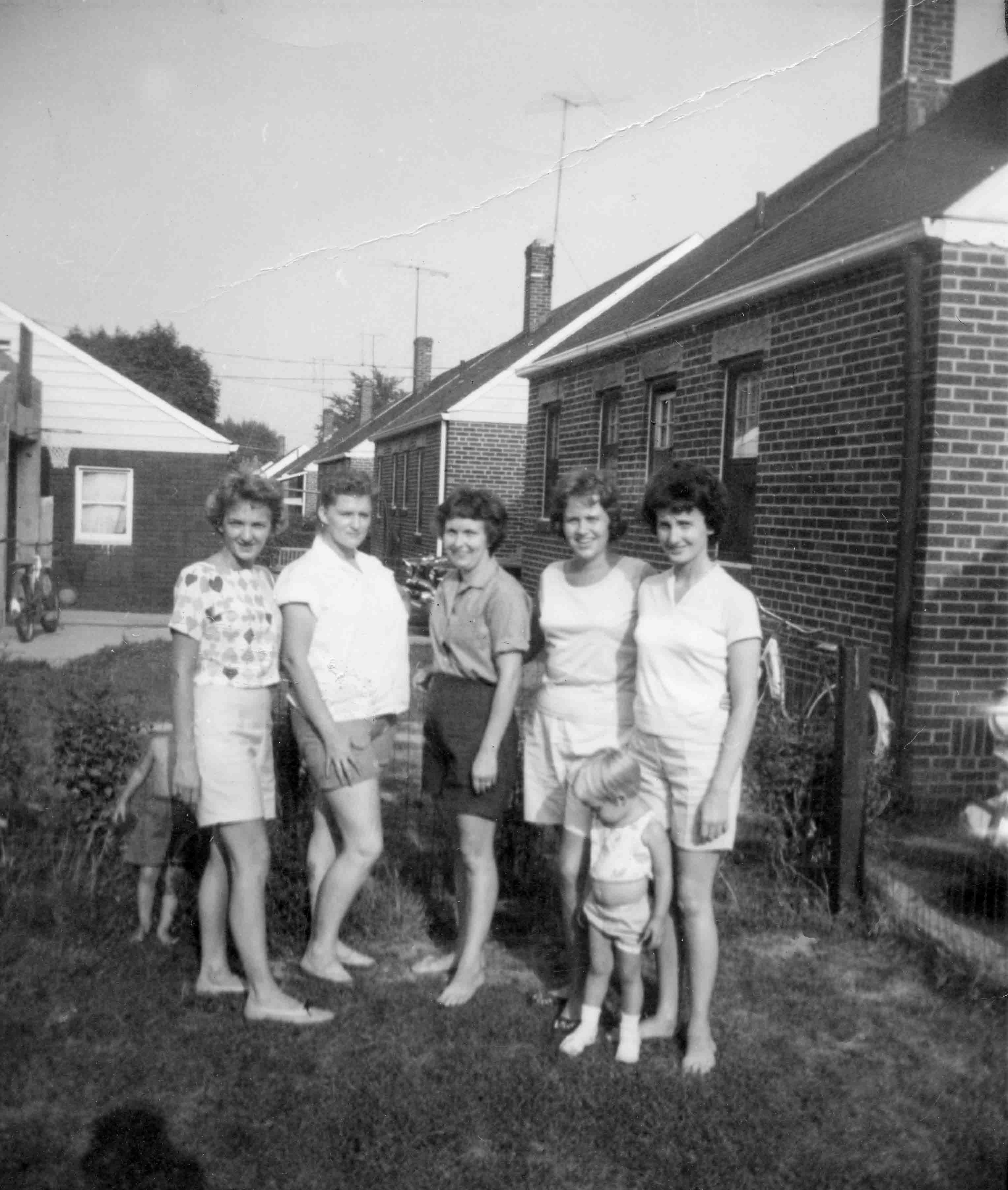 Eva Brooks Sterling, Jane Brooks Thomas, Carol Curtis, Janet Brooks, ?,?
Location:  Backyard at 1059 Lindsay Ave, Akron, OH
Source:  Carol Curtis
Date:  1963
